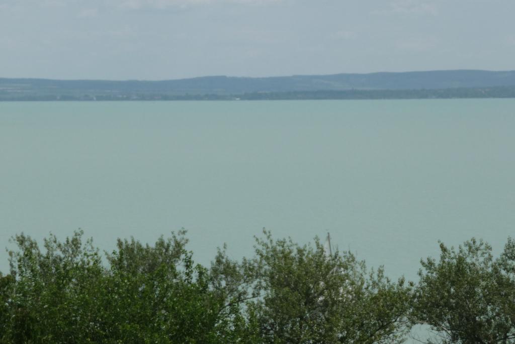 Panorama Vendeghaz Appartement Balatonszepezd Kamer foto